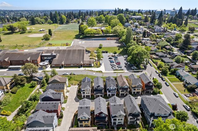 6724 34th Avenue SW, Seattle, WA 98126
