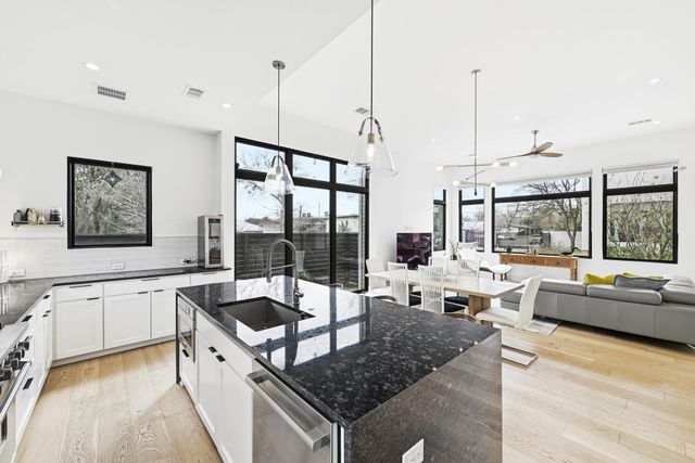 2106 Allwood DR D, Austin, TX 78704