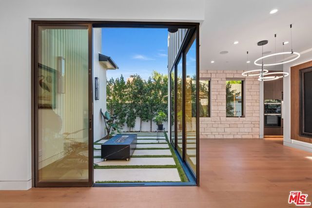 4708 Noble Avenue, Sherman Oaks, CA 91403