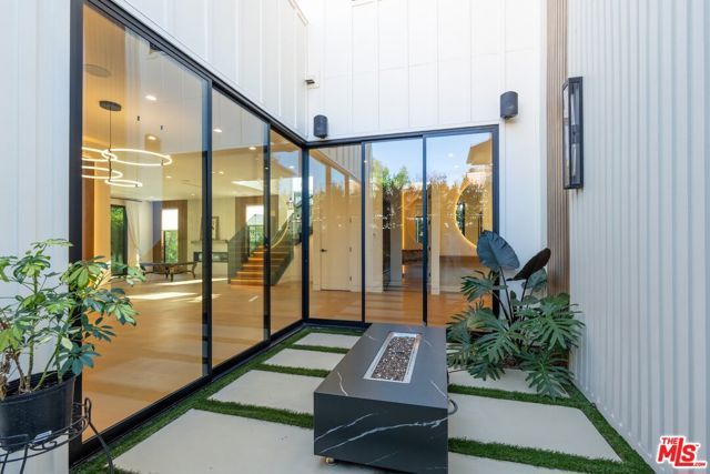 4708 Noble Avenue, Sherman Oaks, CA 91403