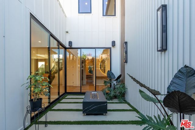 4708 Noble Avenue, Sherman Oaks, CA 91403