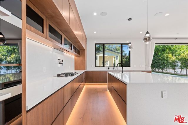 4708 Noble Avenue, Sherman Oaks, CA 91403