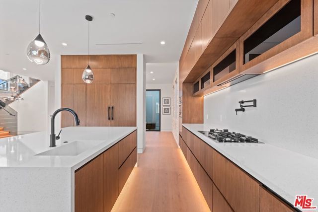 4708 Noble Avenue, Sherman Oaks, CA 91403