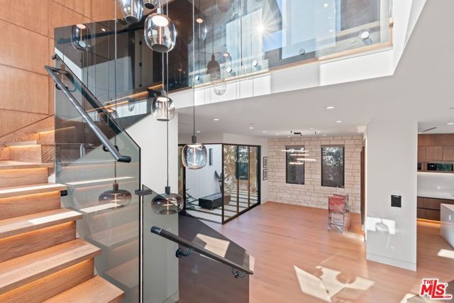 4708 Noble Avenue, Sherman Oaks, CA 91403