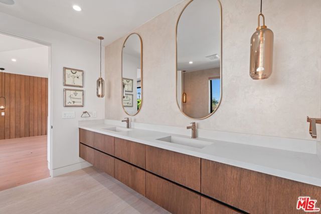 4708 Noble Avenue, Sherman Oaks, CA 91403