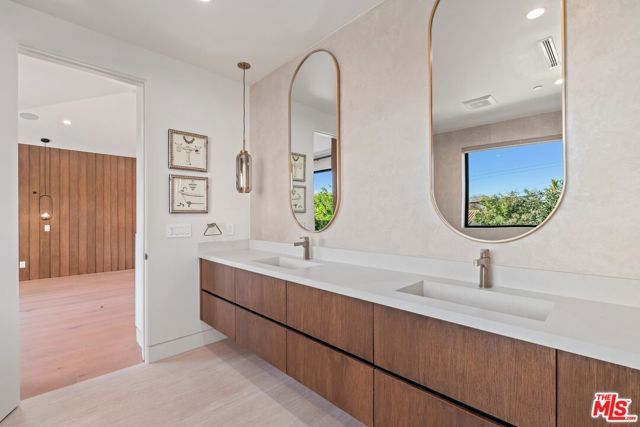 4708 Noble Avenue, Sherman Oaks, CA 91403