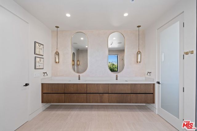 4708 Noble Avenue, Sherman Oaks, CA 91403