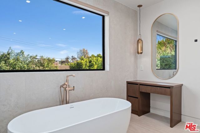 4708 Noble Avenue, Sherman Oaks, CA 91403