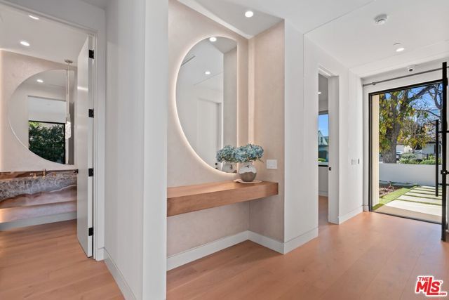 4708 Noble Avenue, Sherman Oaks, CA 91403