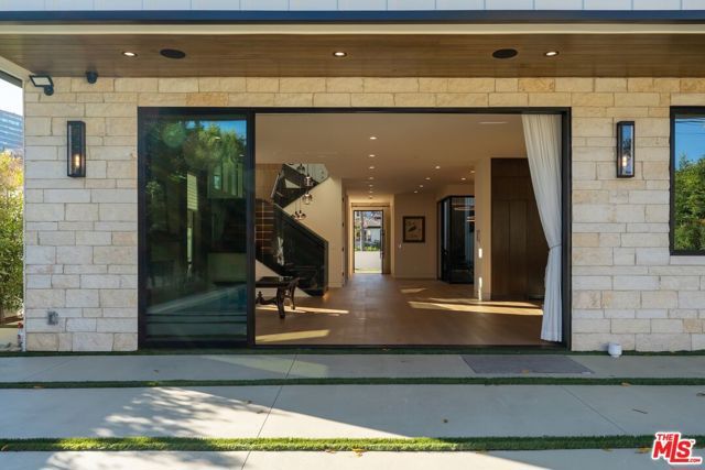 4708 Noble Avenue, Sherman Oaks, CA 91403