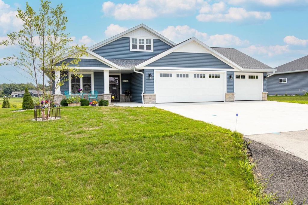 1712 ADDIE PARKWAY, Oshkosh, WI 54904