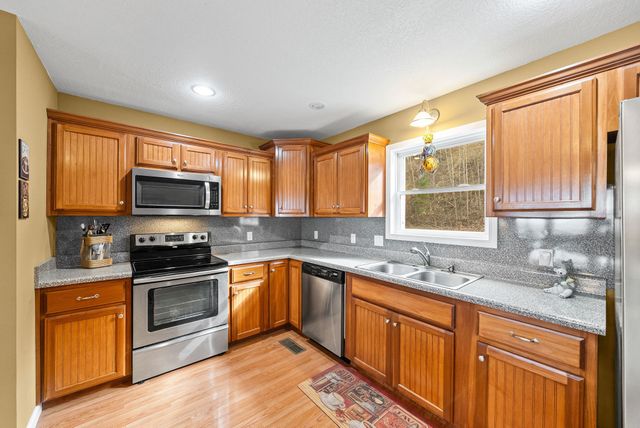 359 Riverview Dr, Dover, TN 37058