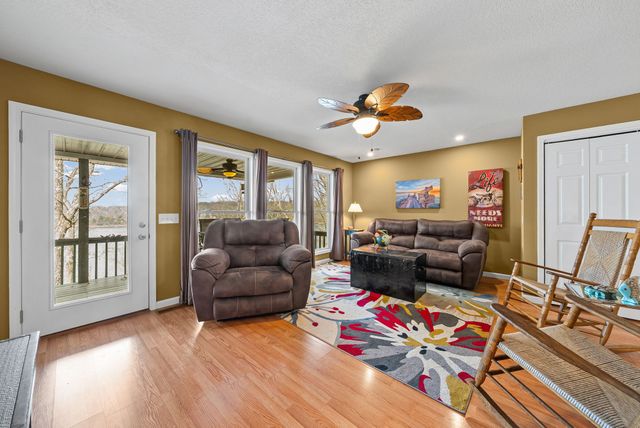 359 Riverview Dr, Dover, TN 37058