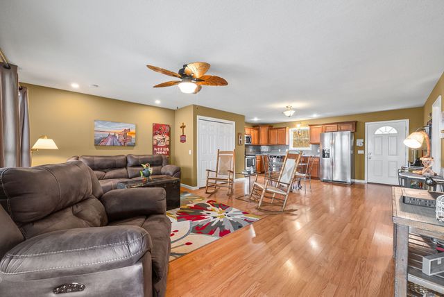 359 Riverview Dr, Dover, TN 37058