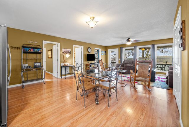 359 Riverview Dr, Dover, TN 37058