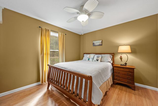 359 Riverview Dr, Dover, TN 37058