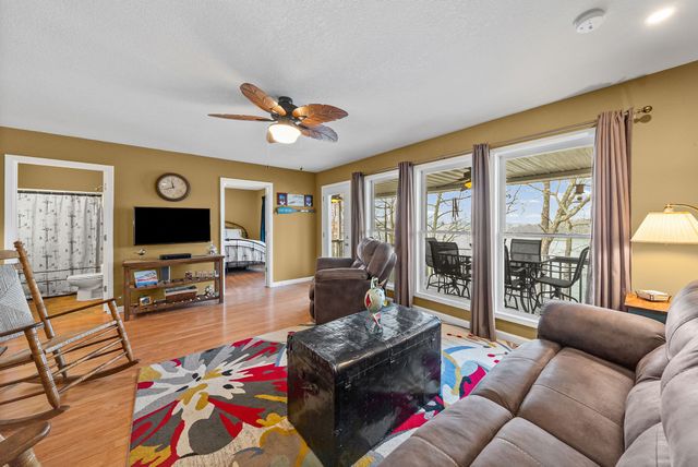 359 Riverview Dr, Dover, TN 37058