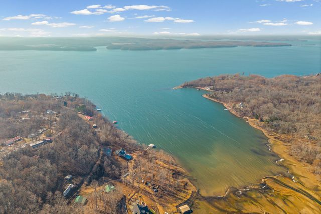 359 Riverview Dr, Dover, TN 37058