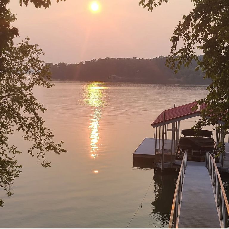 359 Riverview Dr, Dover, TN 37058