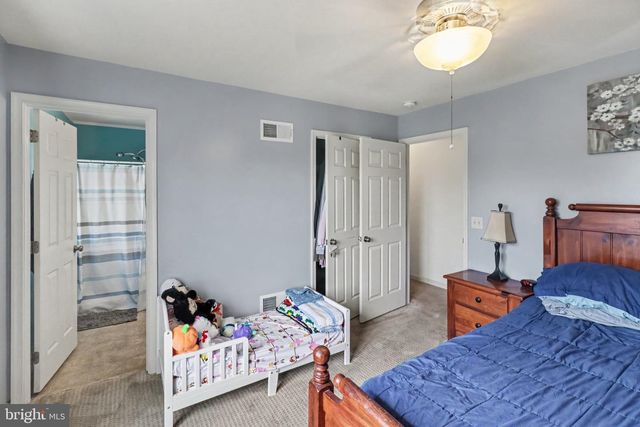 2036 MALLARD LN, Lebanon, PA 17046
