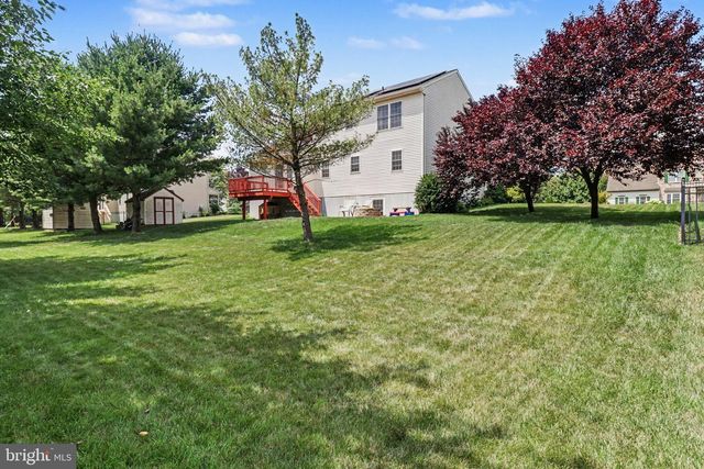 2036 MALLARD LN, Lebanon, PA 17046