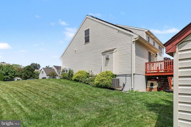 2036 MALLARD LN, Lebanon, PA 17046