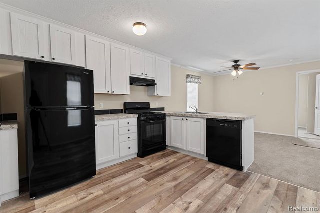 11055 Silver View Court, South Lyon, MI 48178