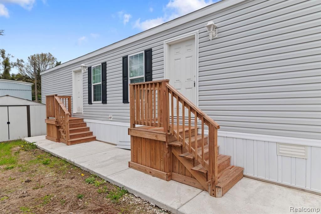 11055 Silver View Court, South Lyon, MI 48178