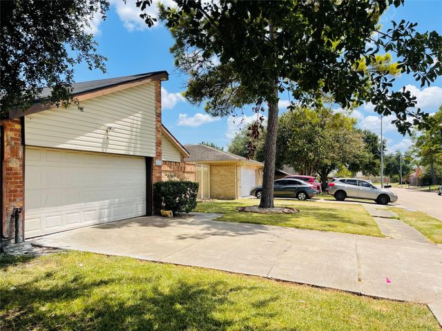 6823 Songbrook Drive, Houston, TX 77083