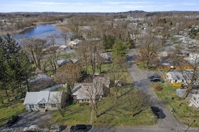 4735 Cobden Lane, Clarkston, MI 48346