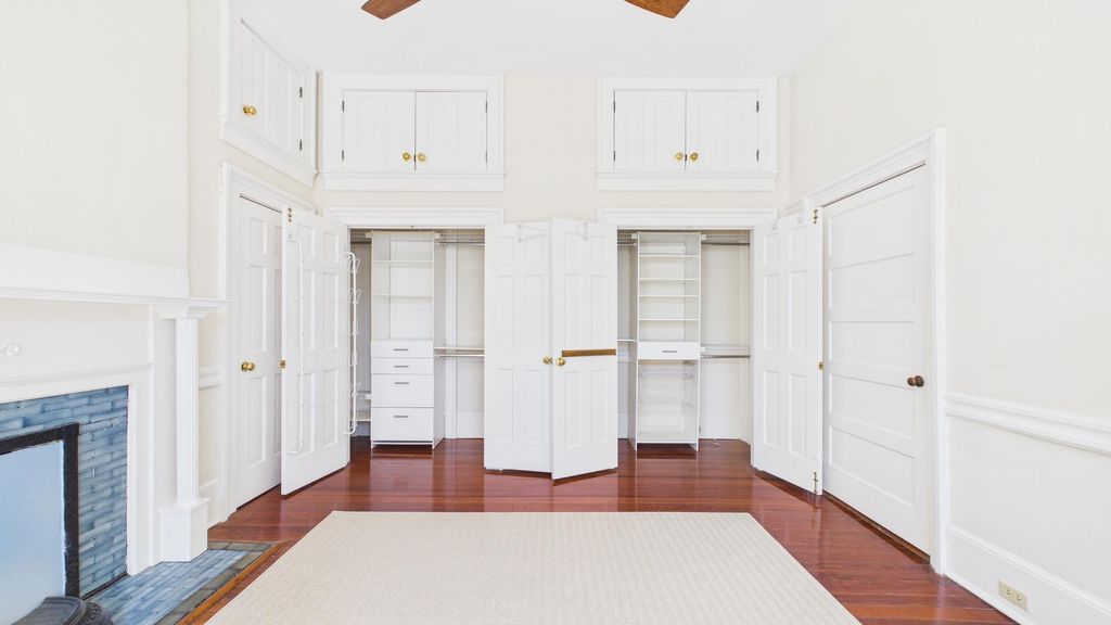 Image 12 of property listing at 52 S Battery E, Charleston, SC 29401