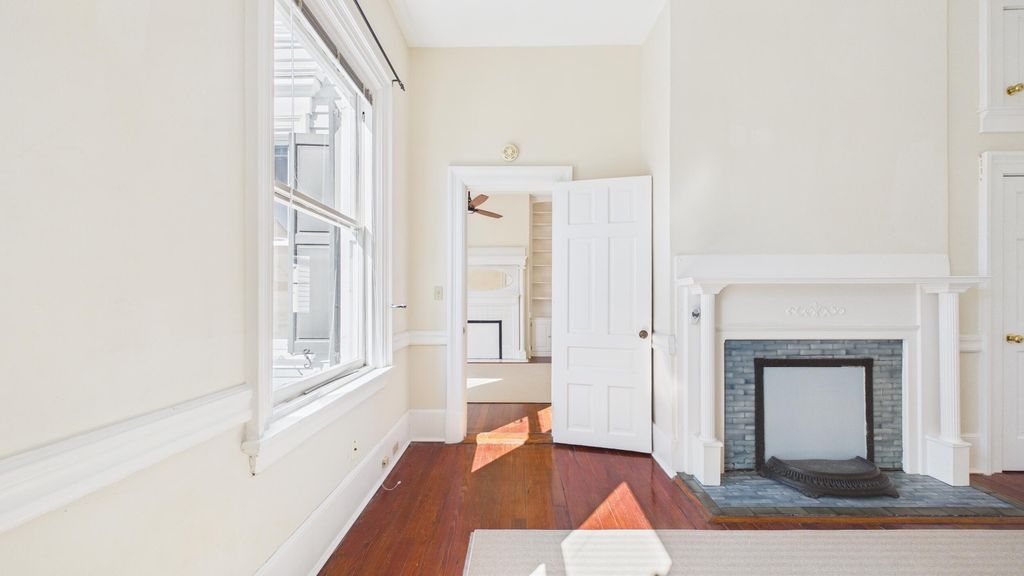 Image 14 of property listing at 52 S Battery E, Charleston, SC 29401