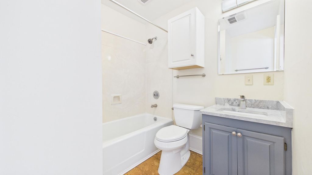 Image 15 of property listing at 52 S Battery E, Charleston, SC 29401