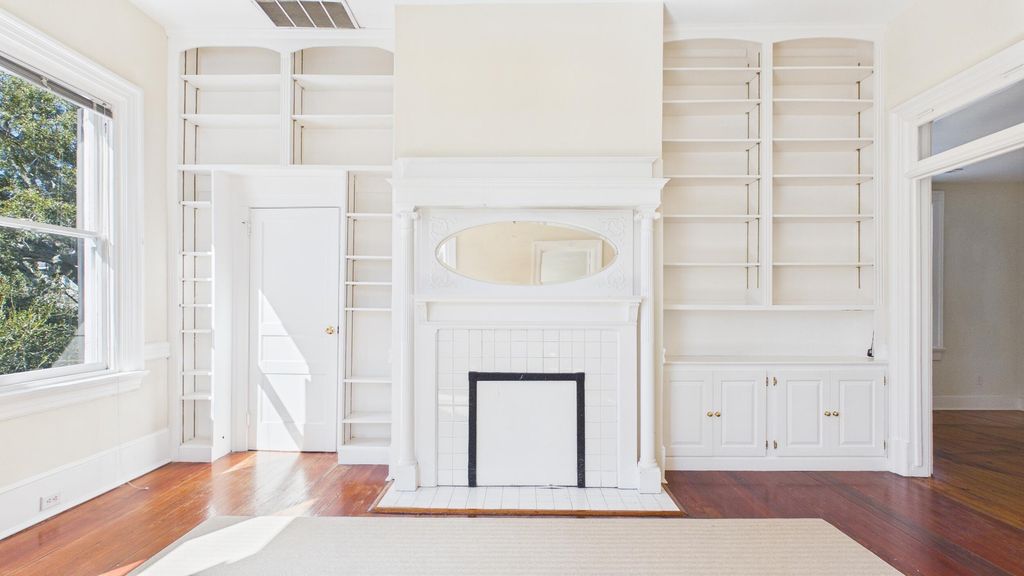 Image 20 of property listing at 52 S Battery E, Charleston, SC 29401