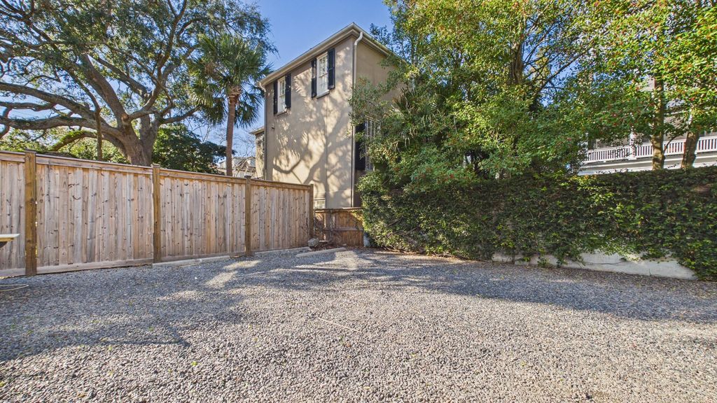 Image 22 of property listing at 52 S Battery E, Charleston, SC 29401