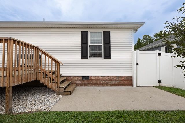 31 Platinum Drive, Chesapeake, OH 45619