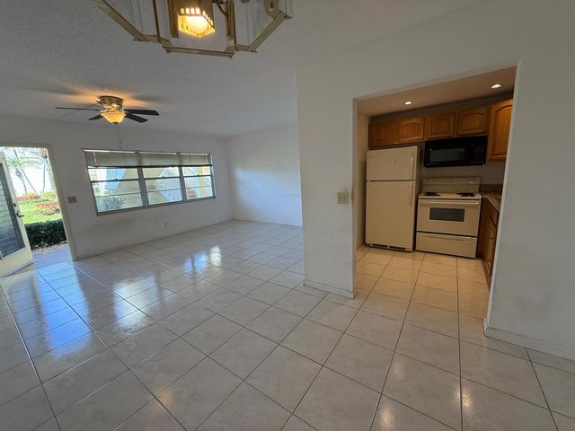 13 Dorset A, Boca Raton, FL 33434