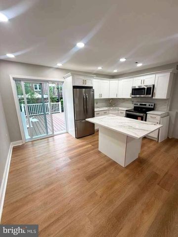 639 E RAYMOND ST, Philadelphia, PA 19120
