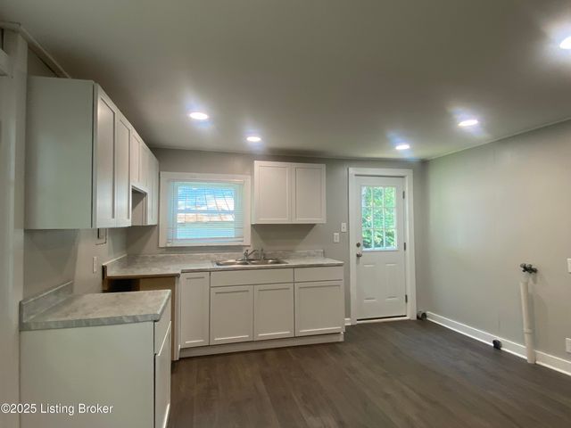 728 Beechwood Ave, Bardstown, KY 40004