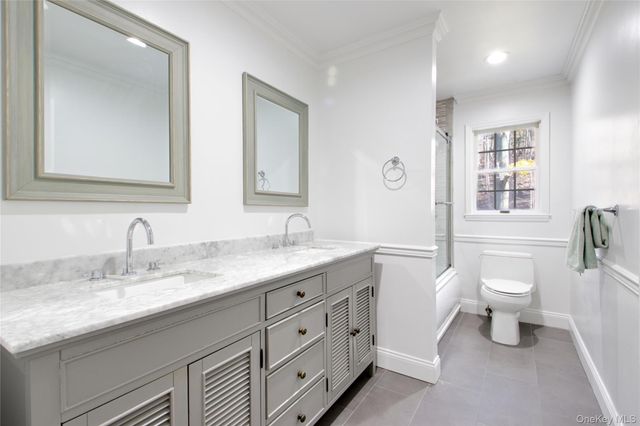 50 Davis Lane, Roslyn, NY 11576