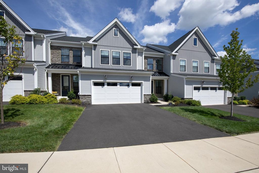 12 MILL CREEK DR, DOYLESTOWN, PA 18901 — exterior