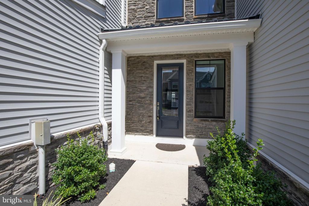 12 MILL CREEK DR, DOYLESTOWN, PA 18901 — photo 2