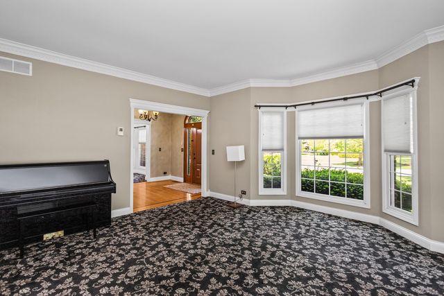 4N475 S Robert Frost Circle, St. Charles, IL 60175