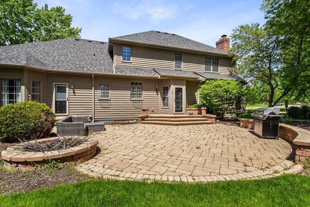 4N475 S Robert Frost Circle, St. Charles, IL 60175