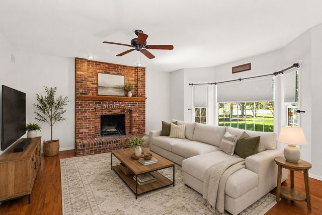 4N475 S Robert Frost Circle, St. Charles, IL 60175