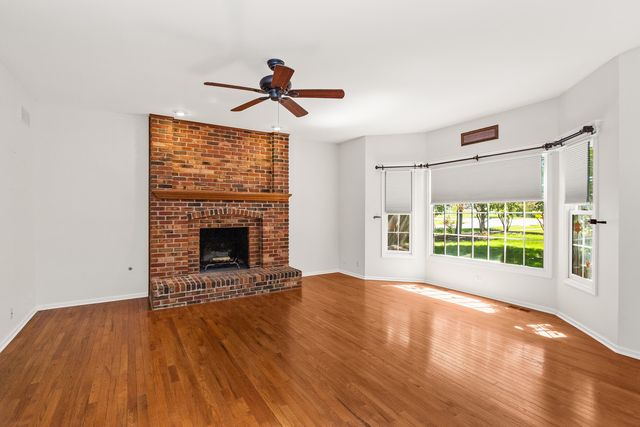 4N475 S Robert Frost Circle, St. Charles, IL 60175