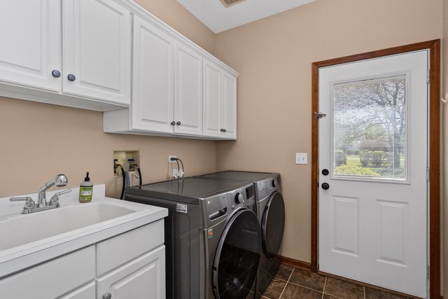 4N475 S Robert Frost Circle, St. Charles, IL 60175