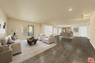 6815 Baird Avenue 5, Reseda (los Angeles), CA 91335