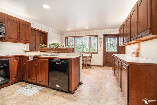 9453 Whispering Pines Drive, Saline, MI 48176