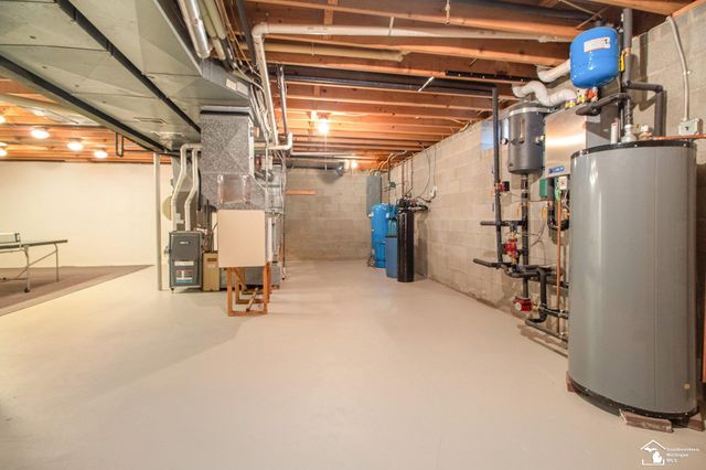 9453 Whispering Pines Drive, Saline, MI 48176